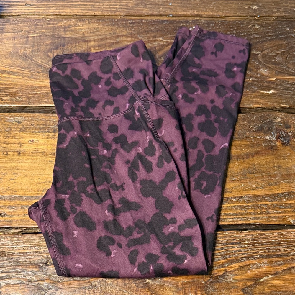 All in Motion Maroon and Black Leopard Leggings. Mesh on calves. With pockets!!